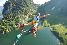 爱游戏官网充值-全球篮球名人与中国青少年交流比赛火热开启，国际篮球名人堂的中国人